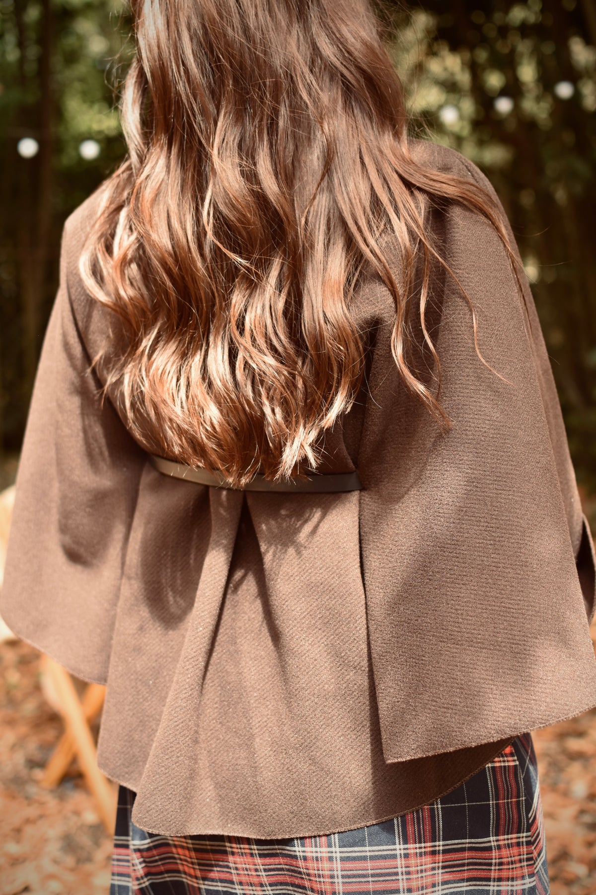 Cape automnale Chocolat - Ceinture et bouton doré
