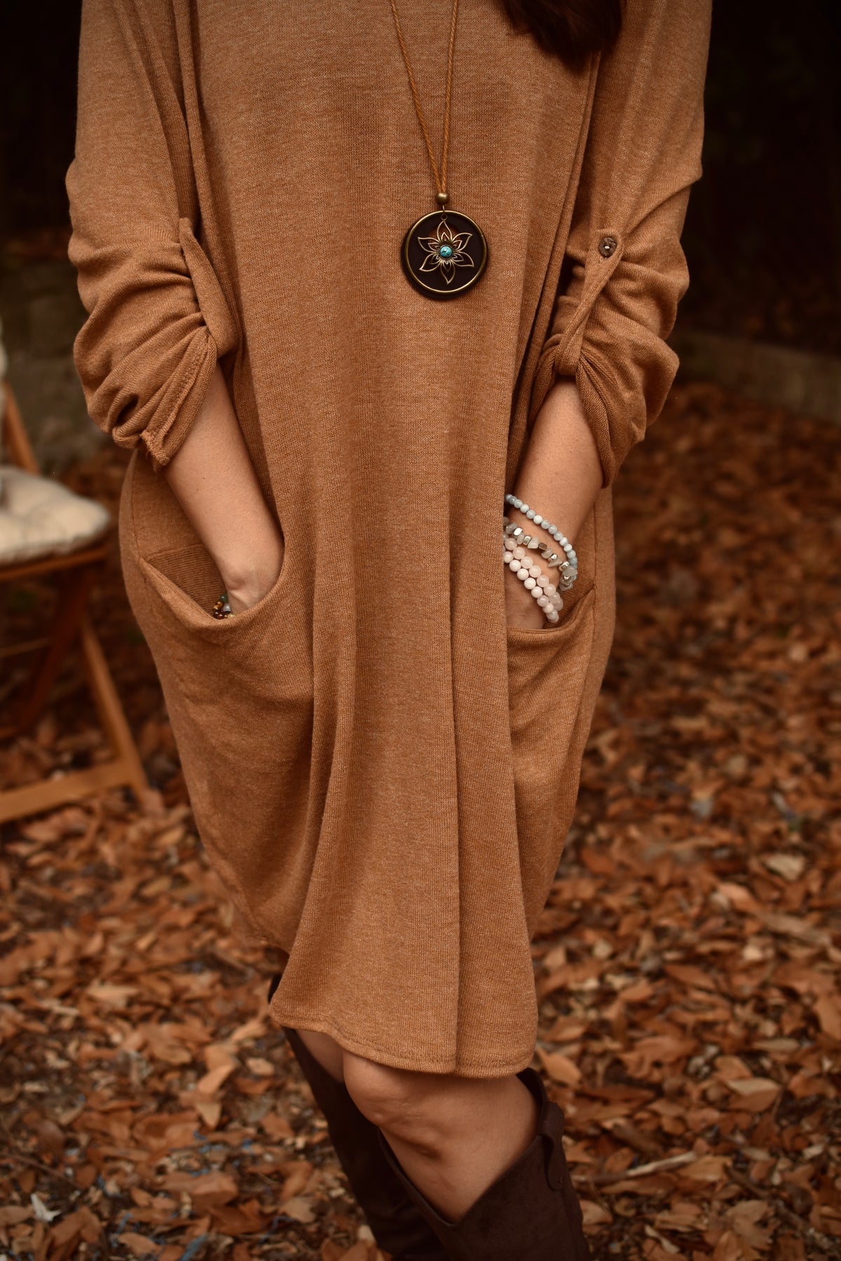 Robe pull camel fluide - collier inclus