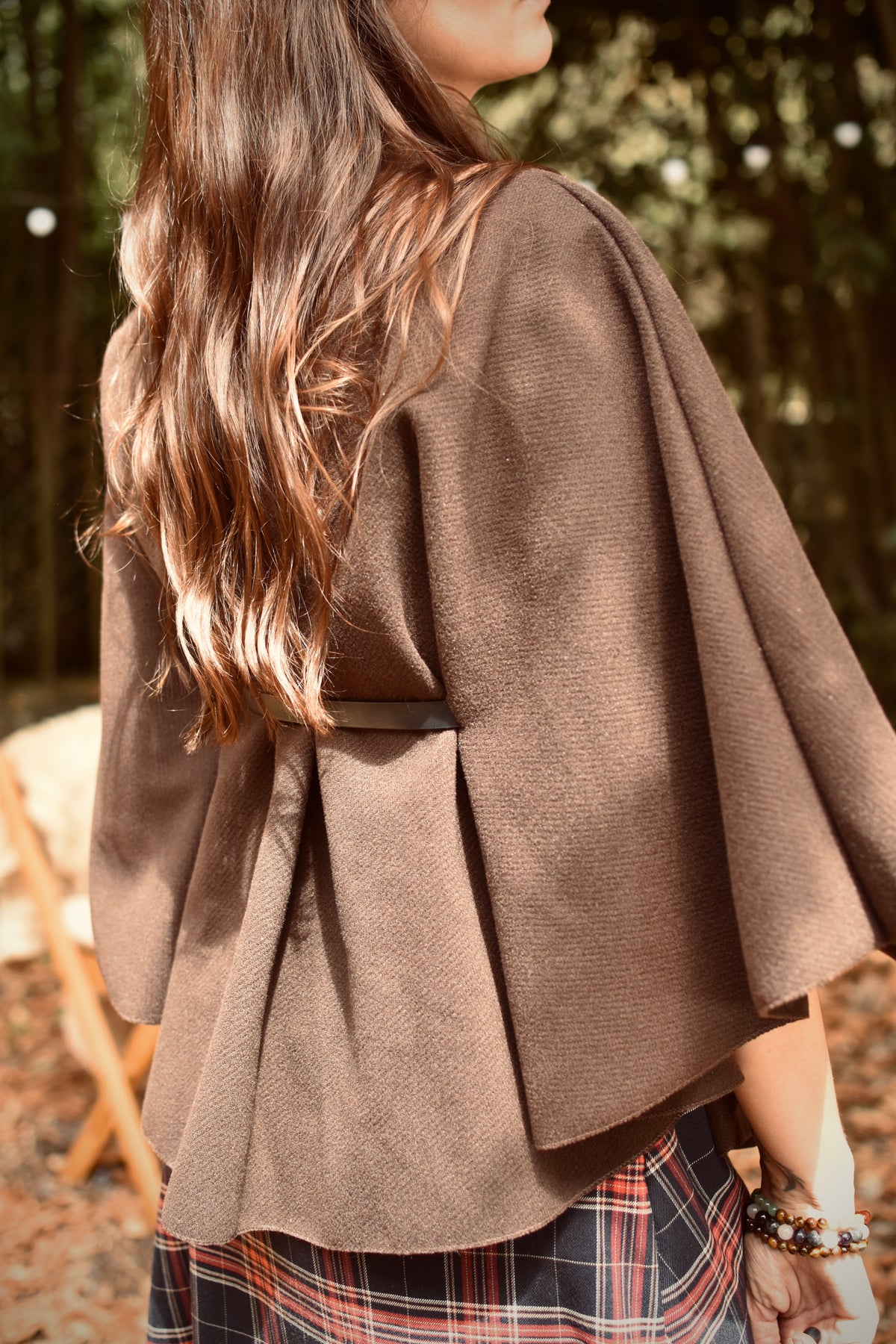Cape automnale Chocolat - Ceinture et bouton doré