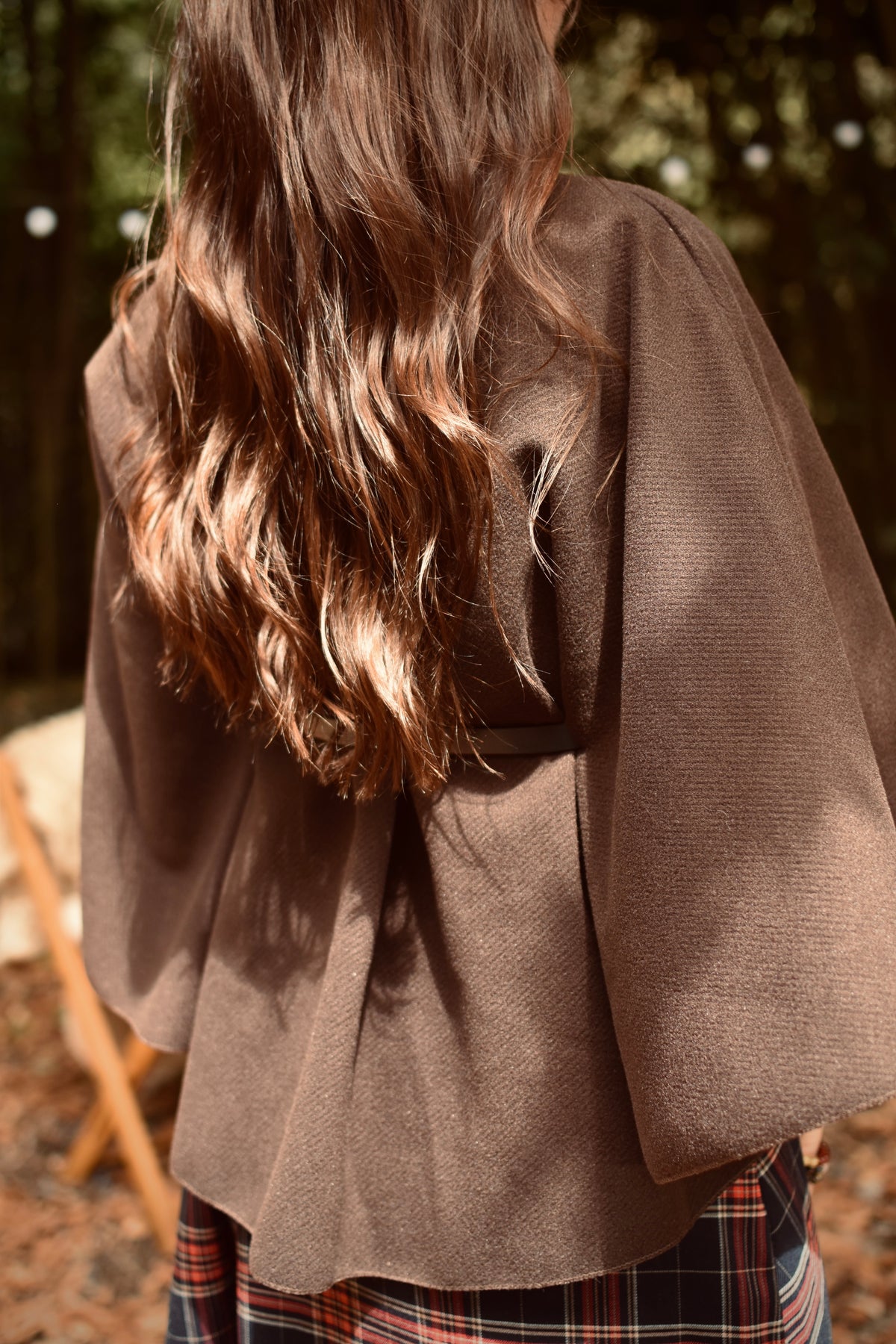 Cape automnale Chocolat - Ceinture et bouton doré