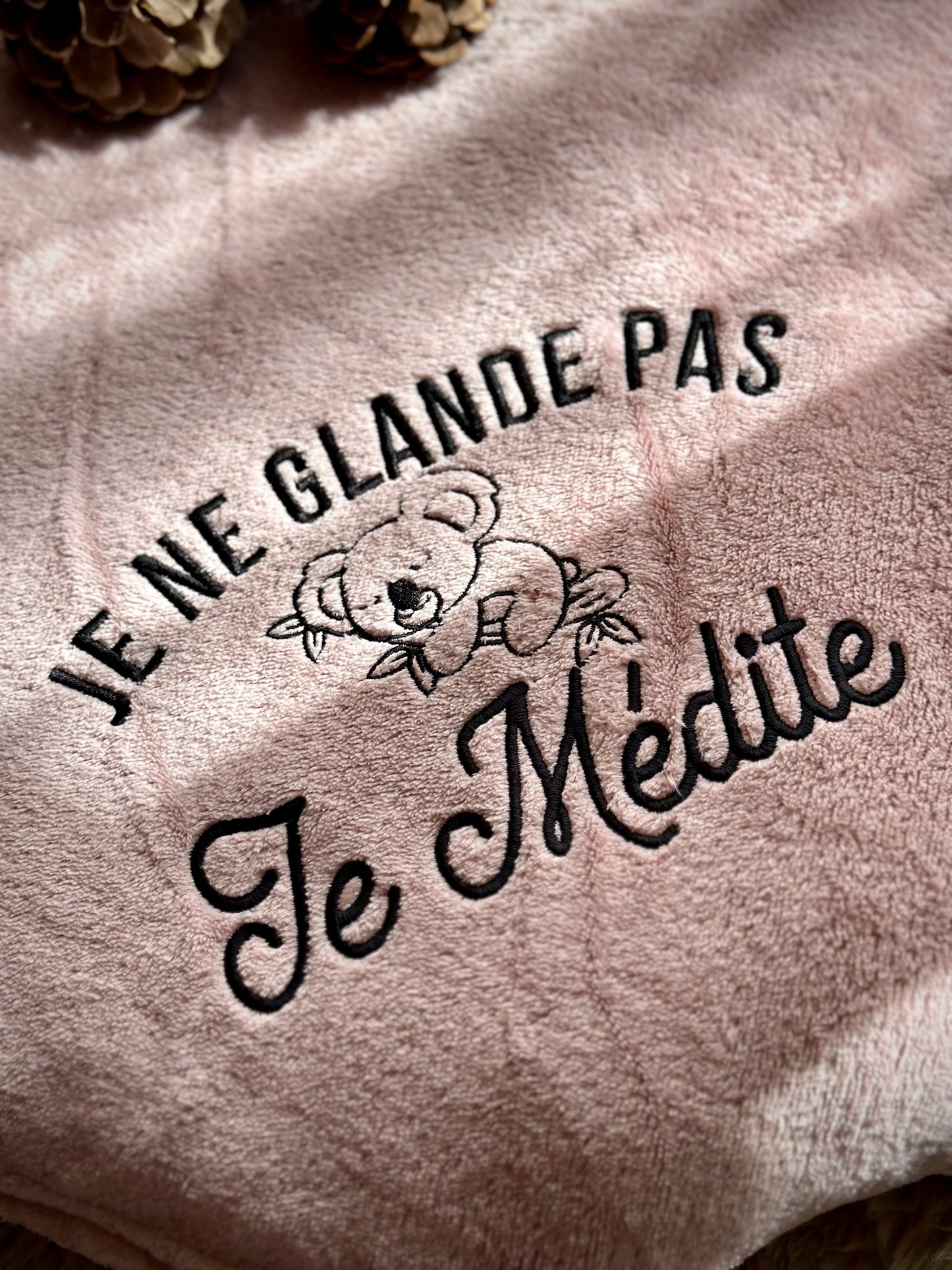 Plaid mi-saison "Je ne glande pas, je médite"