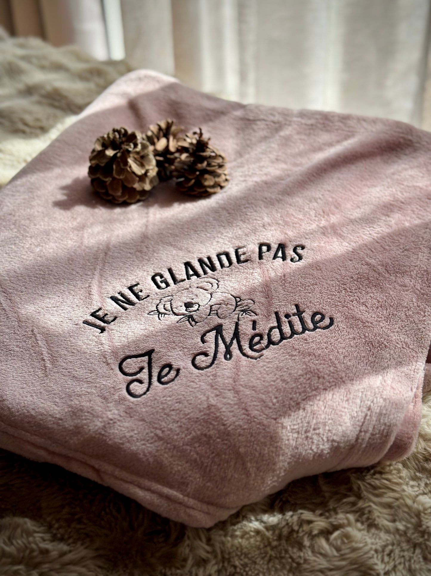 Plaid mi-saison "Je ne glande pas, je médite"